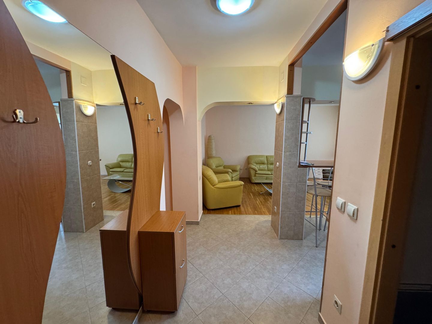 Apartament 4 Camere | Etajul 2 | Zona Circumvalatiunii | - Poză 1