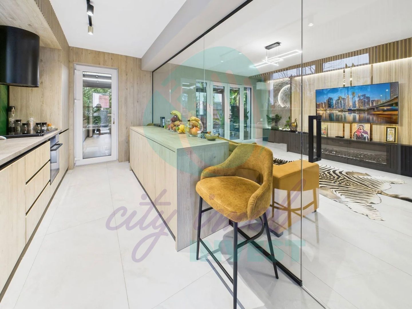 O RESIDENTA CONTEMPORANA CU VIZIUNE, ARHITECTURA SI EMOTIE - Poză 1