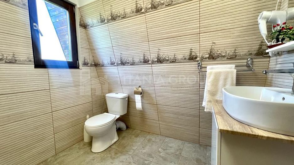 INVESTITIE Vila moderna + vila la rosu, teren 1480 padure - Poză 10