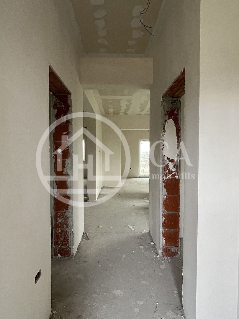 Casa pe nivel cu 4 camere de vanzare in Cihei, Bihor - Poză 3