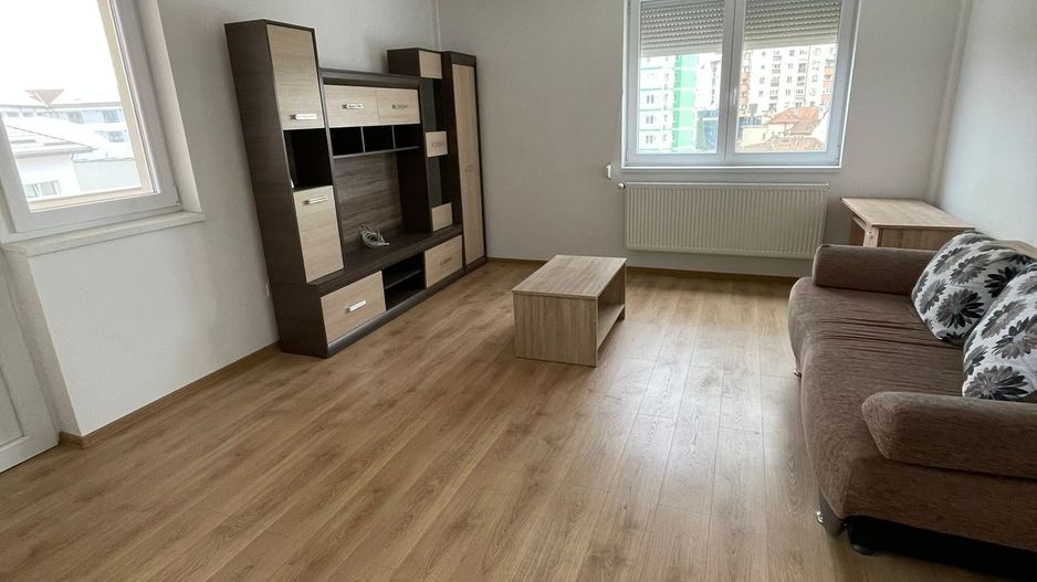 Apartament cu 1 camera de vanzare, zona Centru - Poză 1