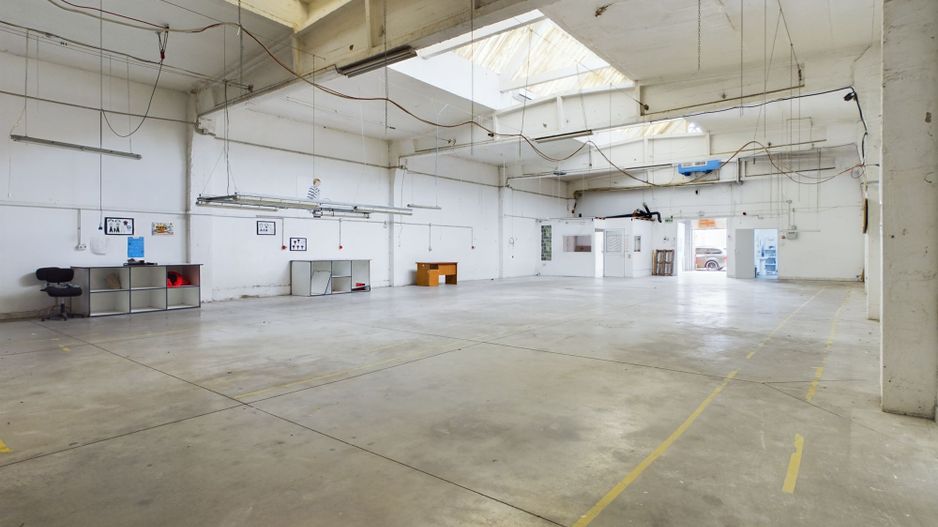 Hală suprafața de 424mp în Arad - Poză 1