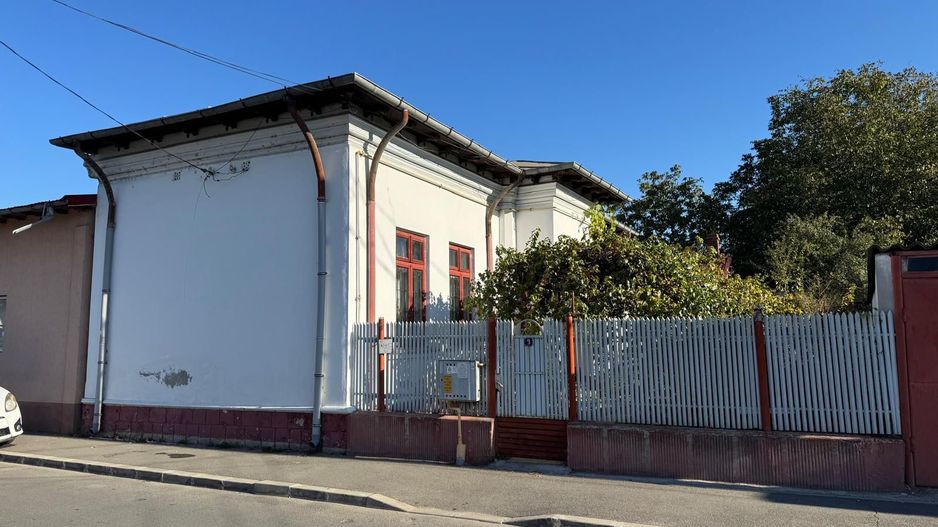 De vânzare  casă situată pe strada Mihail Sadoveanu - Poză 1