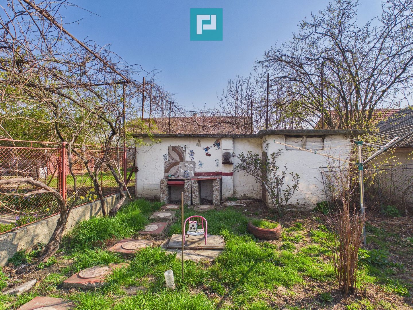 Casă cu 3 camere din văiugă în Macea - Poză 16