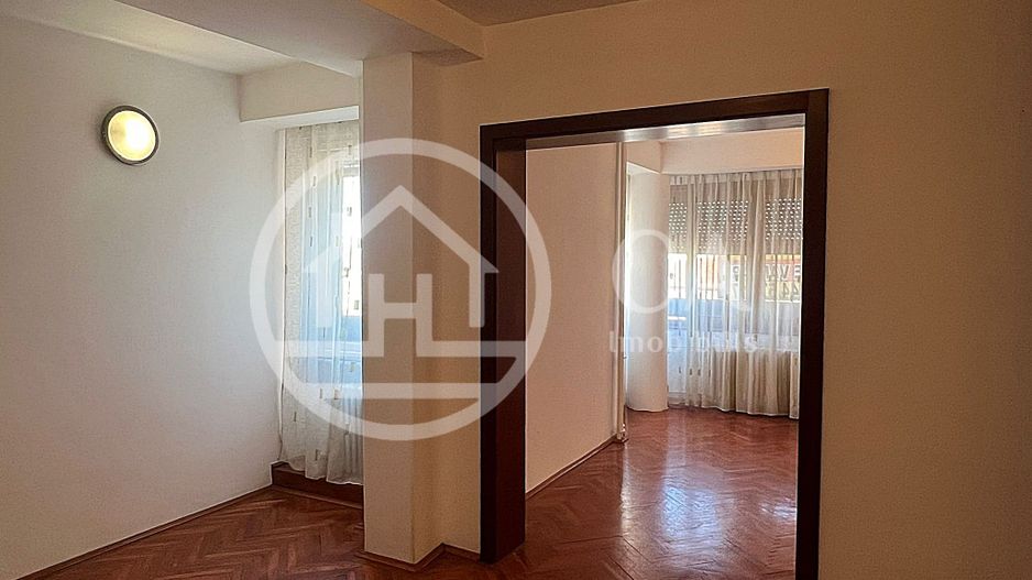 Apartament cu 4 camere de vanzare Ultracentral Oradea - Poză 5