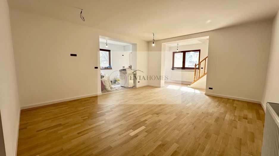 4 camere/ 2 bai / 119 mp/ parcare in curte / zona strazii Bucuresti - Poză 1