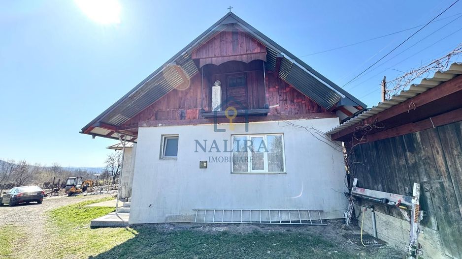 Casa de caramida de vanzare Surdesti cu teren intravilan 5000mp - Poză 1