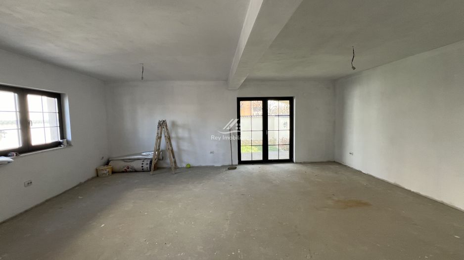 Duplex Modern și luminos 6 cam. la vânzare în Șelimbăr zona Trifoiului - Poză 5