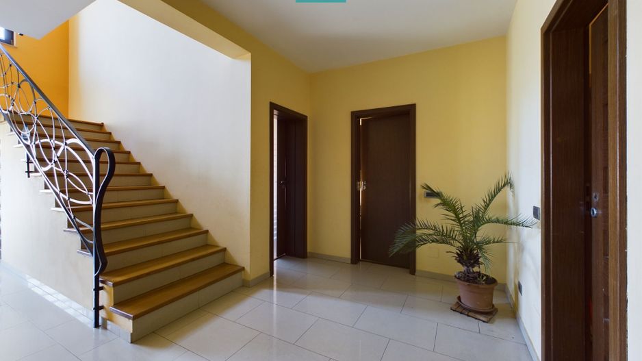 Vilă spațioasă cu 8 camere, Grădiște - Poză 13