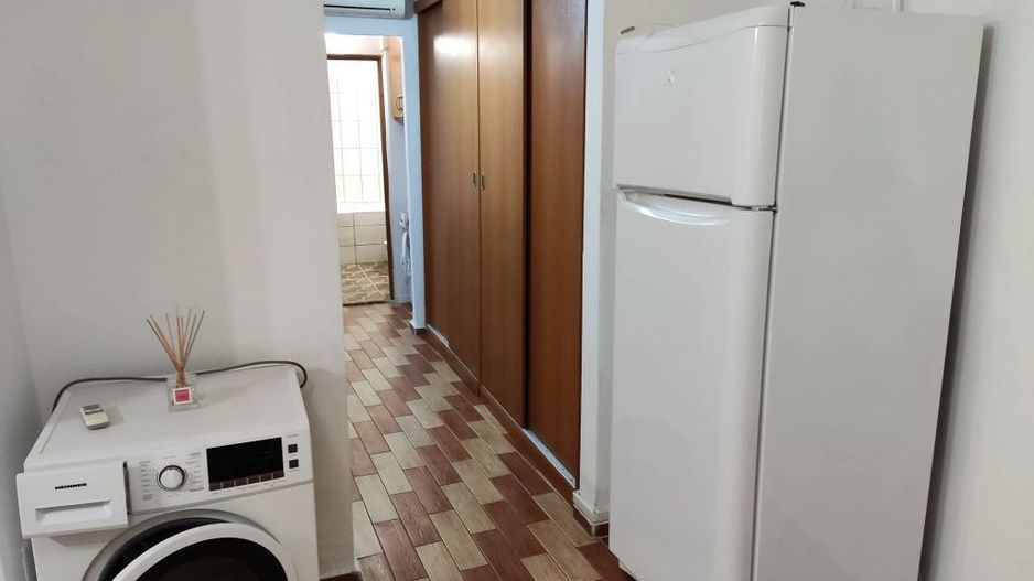Închiriez apartament  3 camere  cu centrala proprie - Poză 8
