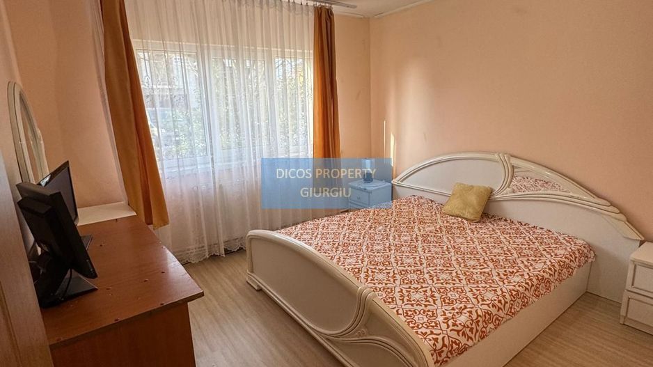 De Vânzare - Apartament 3 Camere, Strada Decebal - Poză 1