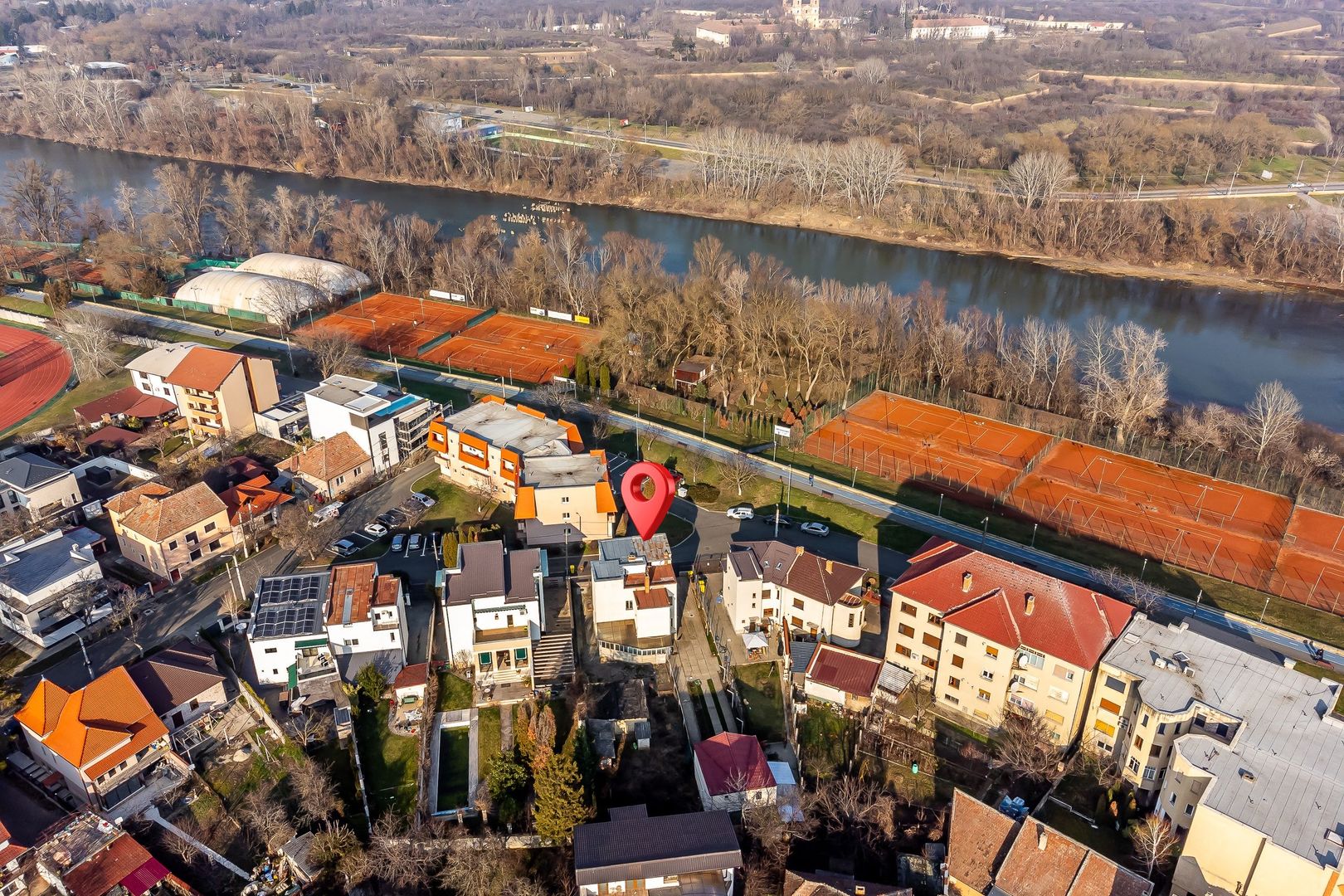 REZERVAT! Proprietate în cea mai exclusivistă zonă a Aradului! - Poză 2