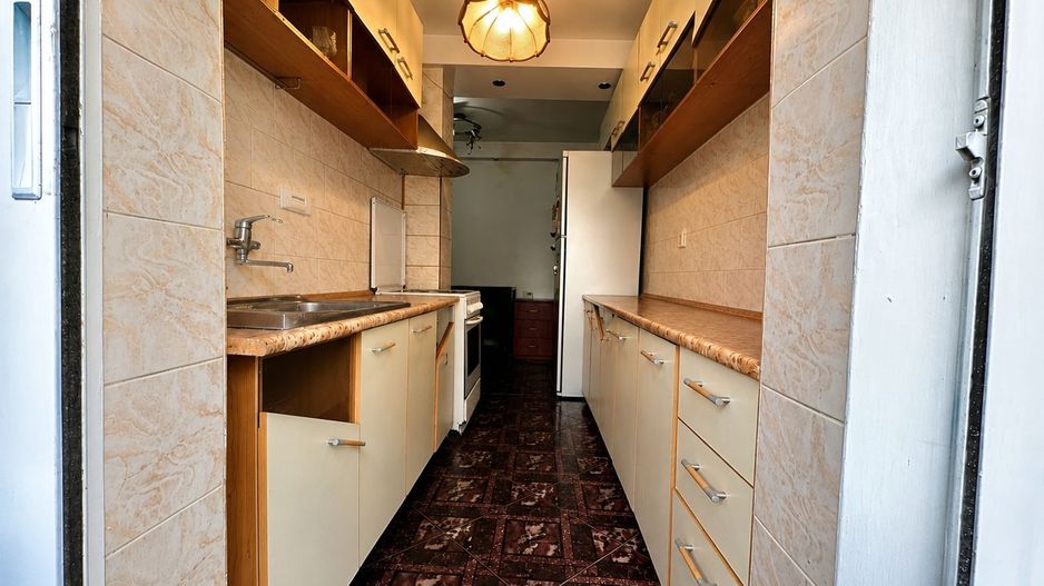 Apartament 3 camere spatios de vanzare în zona - Tractorul - Poză 7