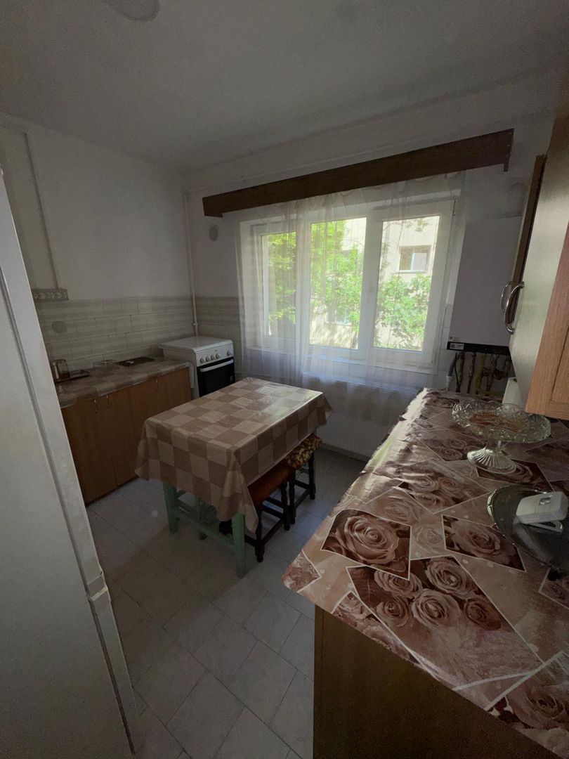 vand apartament 3 camere , zona Splai Mihai Viteazul ,et 1, incalzire - Poză 6