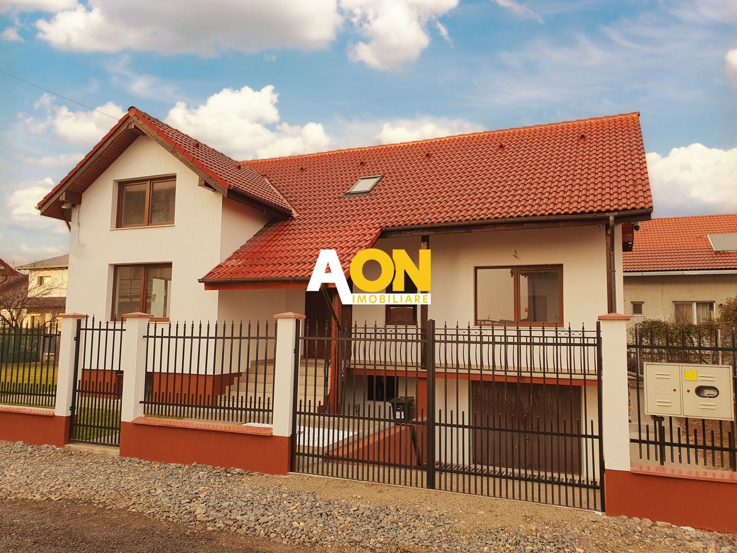 Casa D+P+M.  450 mp teren, 5 camere, garaj, pretabila pt. birouri - Poză 1