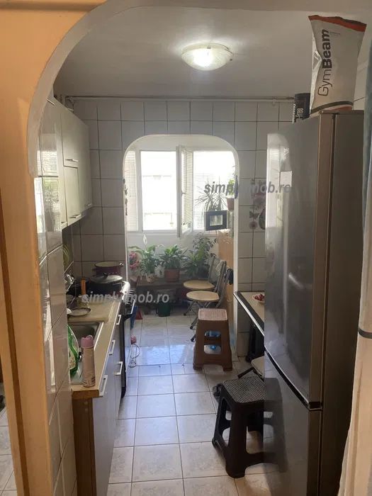 Decomandat parcare etaj intermediar 3 camere Bulevardul Chisinau - Poză 6