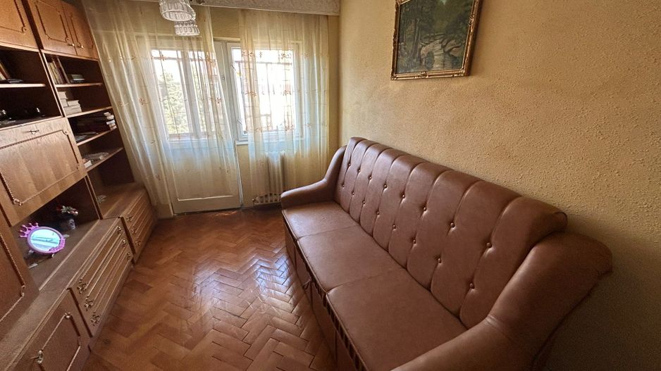 Apartament 3 camere, etaj 3 - zona Cetate - Poză 2