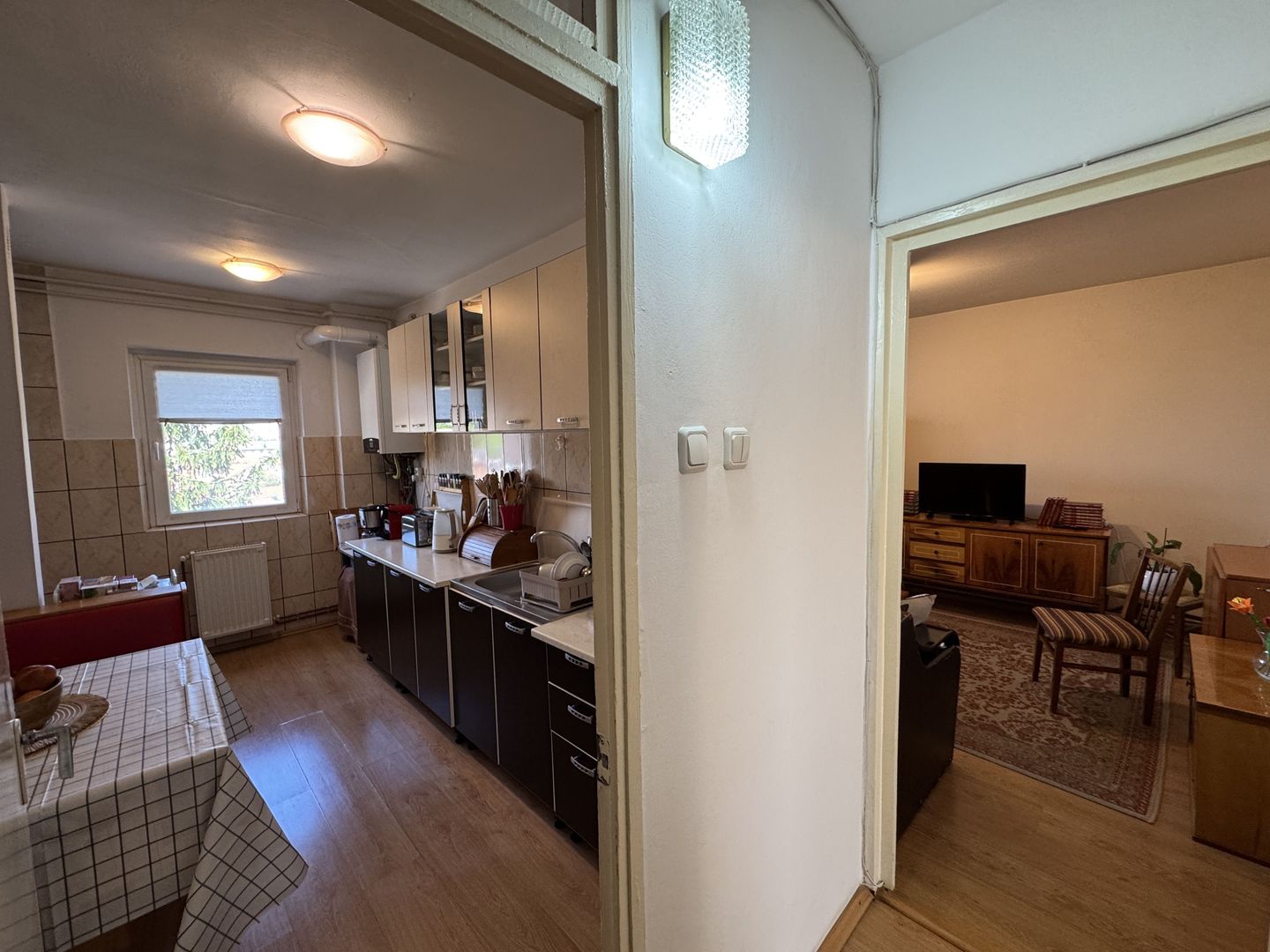 Apartament decomandat cu 3 camere in Florilor, strada Crinului - Poză 5