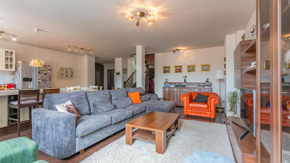 Apartament 5 camere dispus pe doua nivele in zona Brasovul Vechi - Poză 3