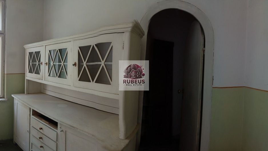 Casă solidă în Orșova, S+P+E, 220 mp, teren 284 mp - Poză 6