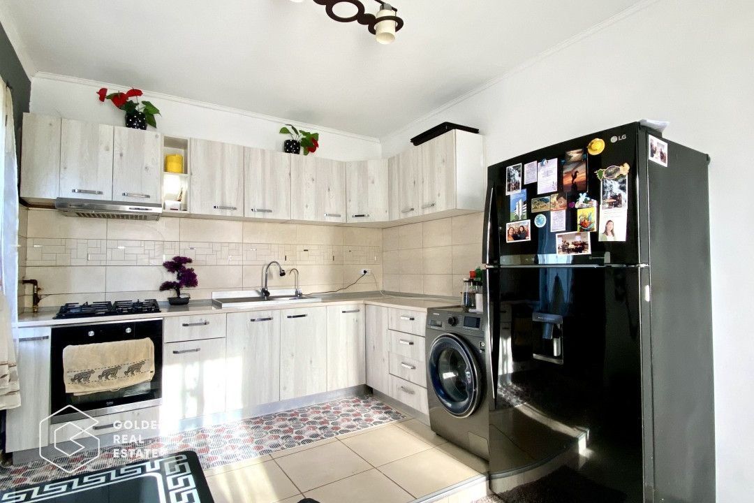 Casă de vânzare în Titu, jud. Dâmbovița, amenajată complet - Poză 5