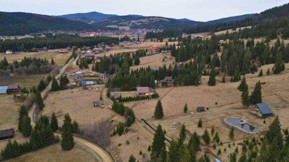 Vilă cu 10 camere P+2E+M 400 M² utili 2800 M² Teren Comandau - Poză 22