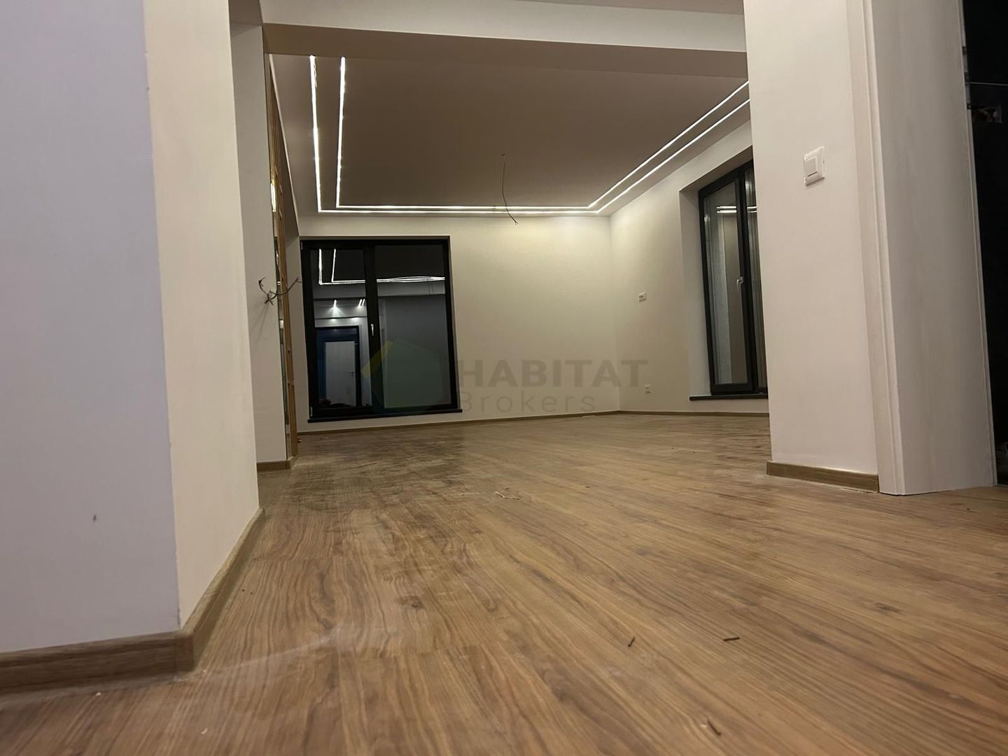 Casă modernă de vânzare /4 camere/ Strada Alexandru Ioan Cuza - Poză 6