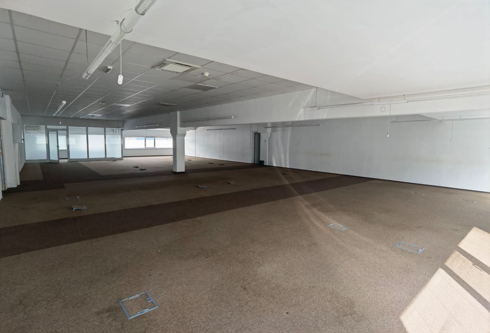 Spatii birouri/servicii - Poză 28