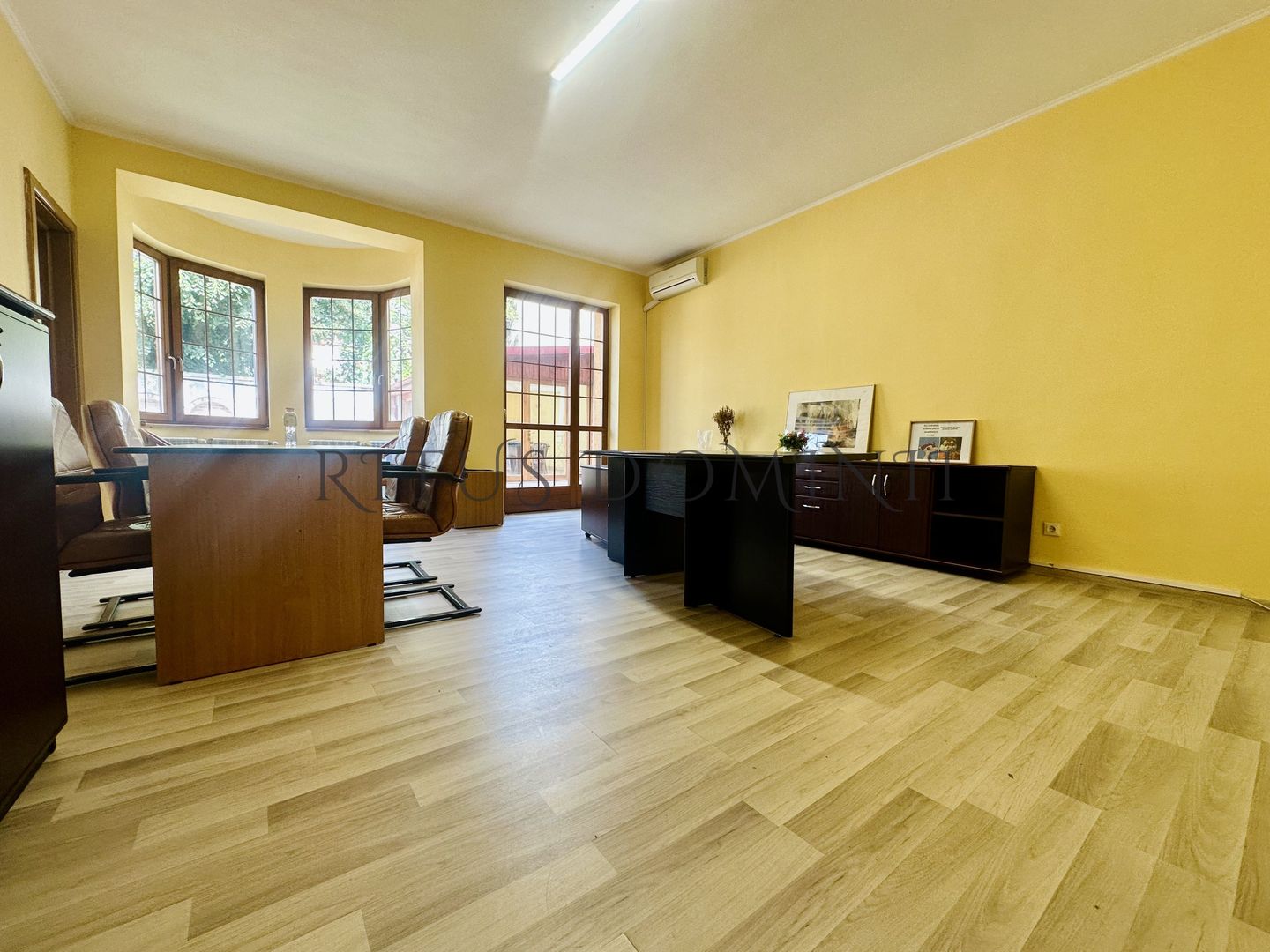 Casa de Închiriat Ultracentrala, 12 Camere, 10 Bai, 6 Parcari - Poză 2