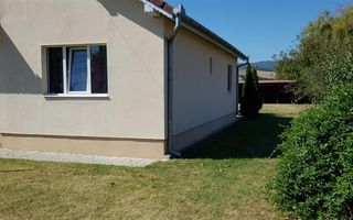 Casă de închiriat, 3 camere, cu terasă și garaj, Partoș - Poză 3