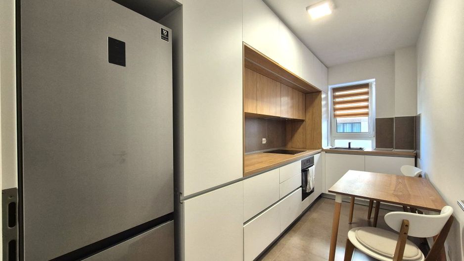 Zona Coresi, str. 13 Decembrie, apartament spațios, bloc nou, loc parcare - Poză 11