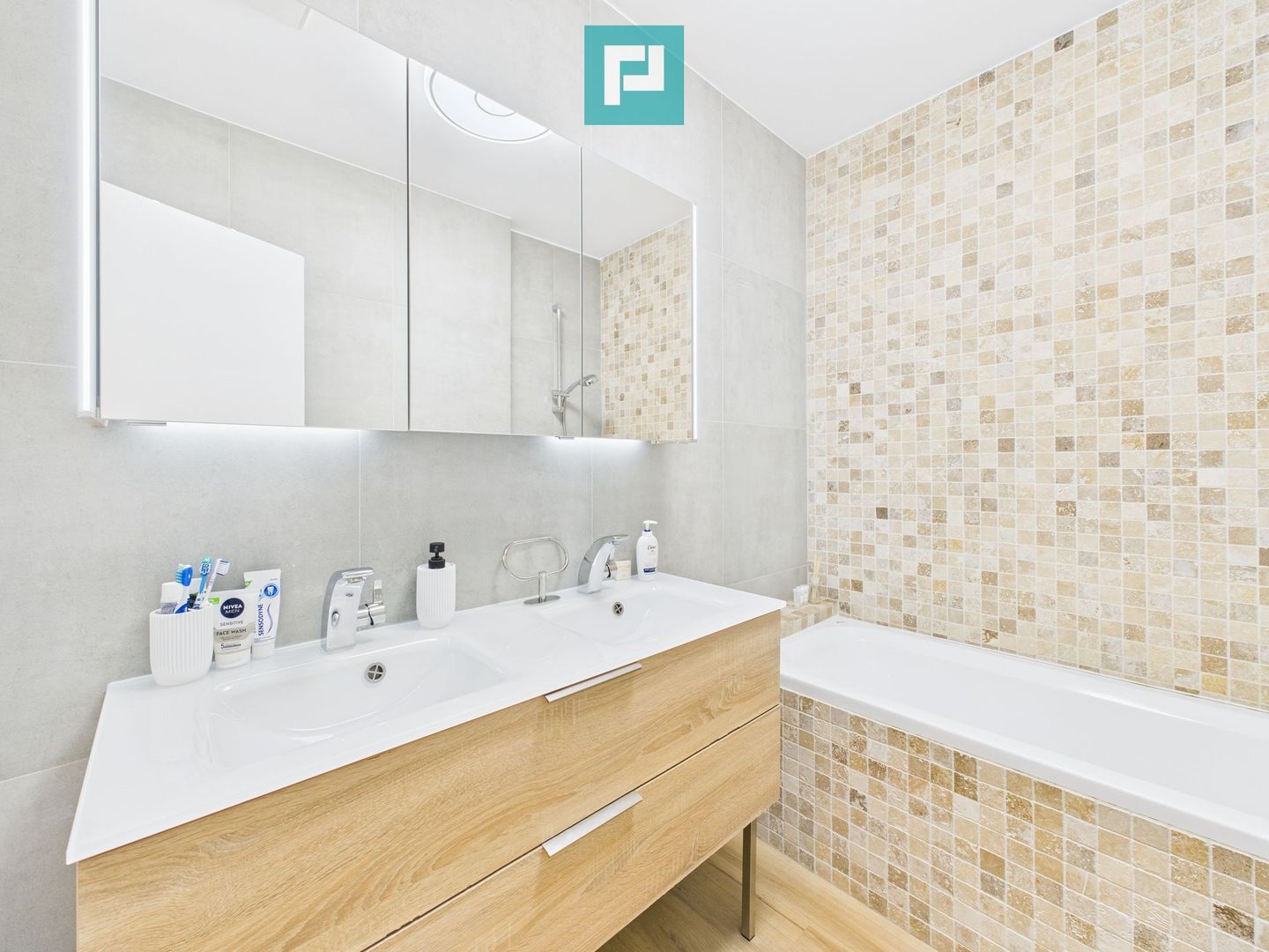 Apartament spațios, vedere și facilități premium - Poză 30