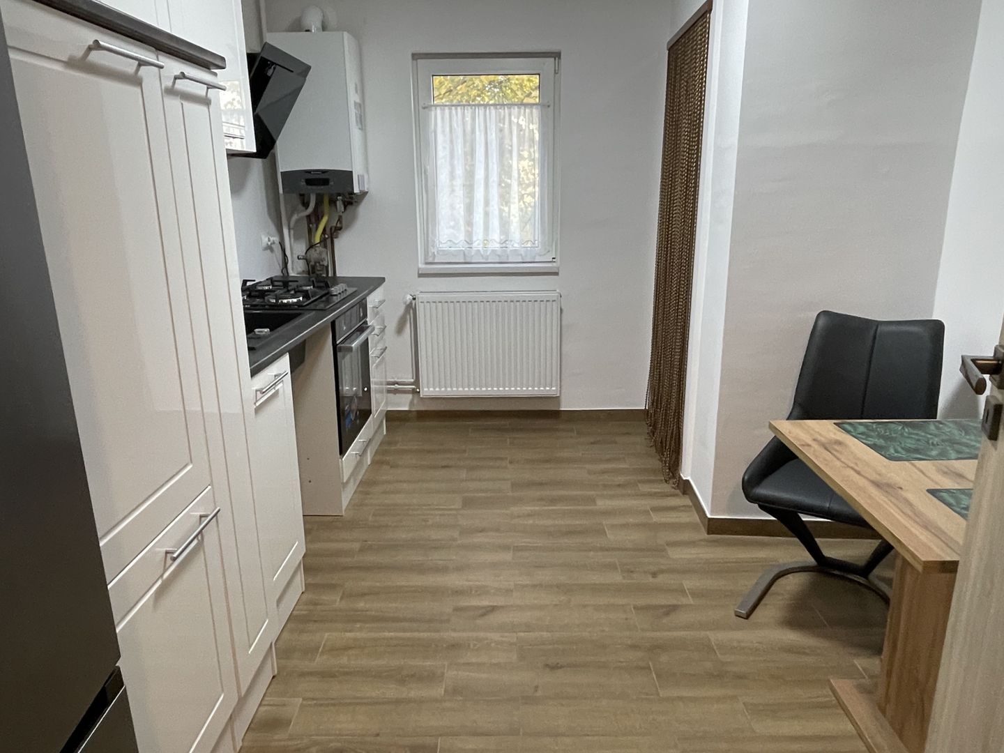 Amenajat complet, mobilat și utilat, totul nou - Poză 10