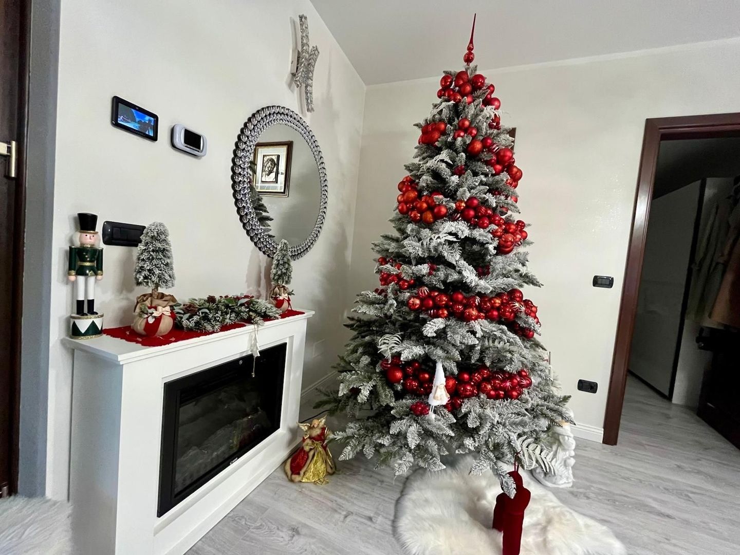 CASA COMPLET UTILATA SI MOBILATA MODERN CU GRADINA | 1100 MP |MARGINEA - Poză 6