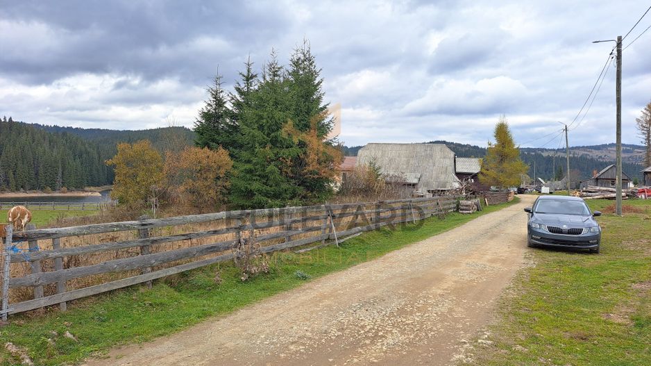 Proprietate unica! Teren generos cu iesire la lac! - Schiță 6