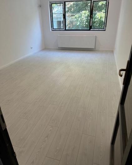 Apartament 4 Camere Pe 3 Niveluri+Curte 40 mp2 , Metrou Crangasi , Particular - Poză 5