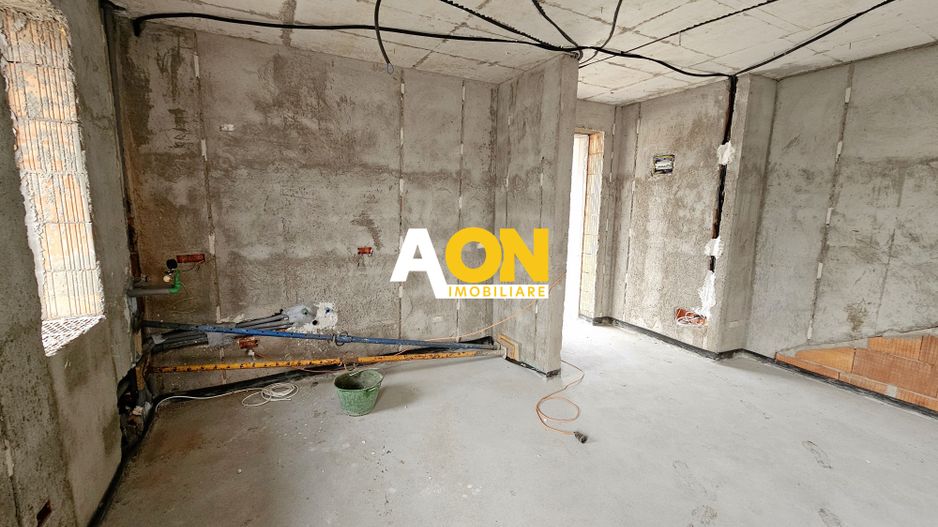 Apartament cu 3 camere, 2 bai, curte proprie, parcare si boxa 40 mp - Poză 5