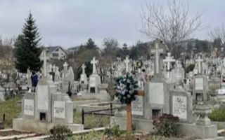 # De vanzare loc de veci Sf treime Păcurari, loc bine poziționat... - Poză 1