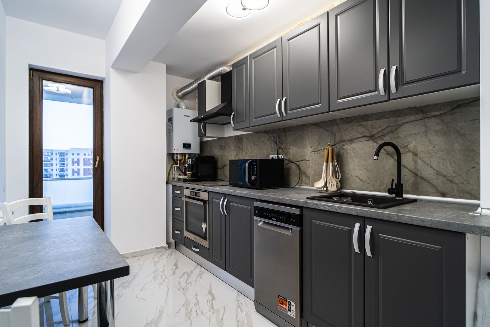 Brancusi, 2 camere, 68 mp, mobilat-utilat, loc de parcare inclus - Poză 10