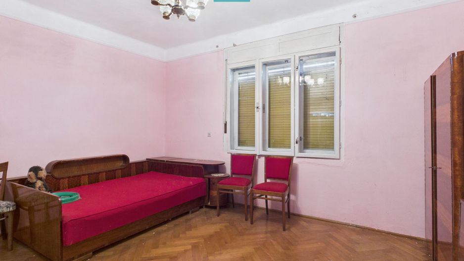 Casă cu teren generos, zonă centrală, Curtici - Poză 5