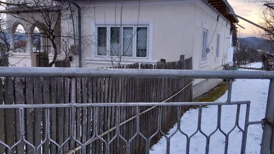 Casă de vânzare în centrul comunei Stâlpeni- Jud.Arges - Poză 1