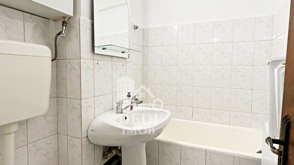 Apartament 2 camere de vânzare in zona Rogerius, Oradea - Poză 10
