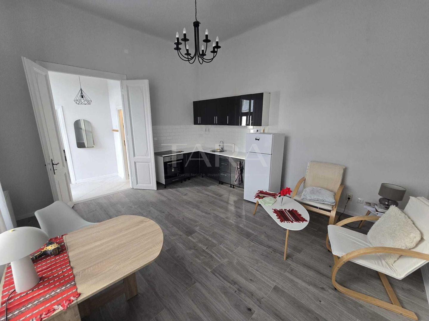 Apartament cu 3 camere, terasa,  zona Teatrului National. - Poză 2