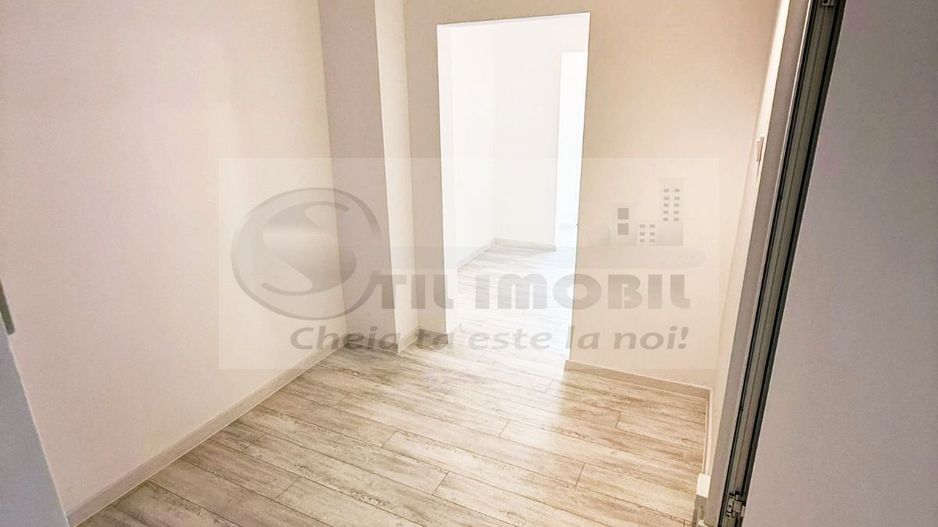 Liber, apartament 3 camere Nicolina 1, renovat modern, baie cu geam - Poză 4
