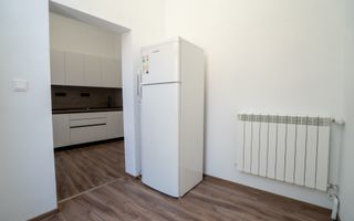 Apartament cu 2 camere, casă la curte comună – Central, Oradea - Poză 3