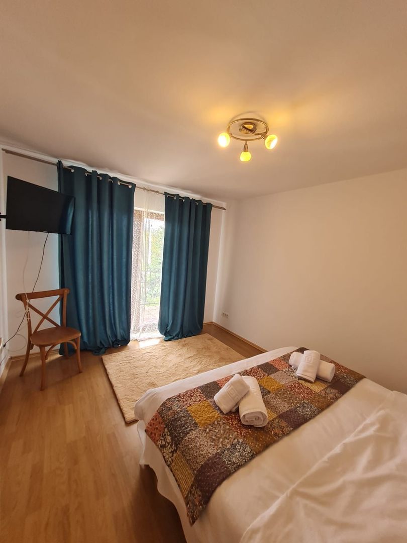 Vila spațioasă și recent renovată în Ghiroda! - Poză 42