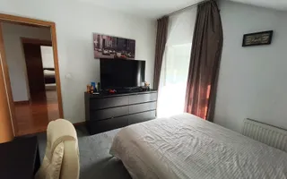 Casă individuală spațioasă cu garaj și curte generoasă – Ghiroda - Poză 28