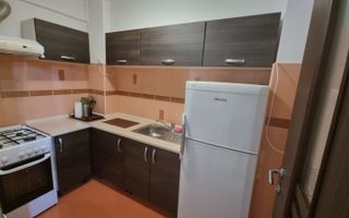 Garsonieră Titan, bloc reabilitat, etaj 7, balcon închis, mobilată - Poză 1