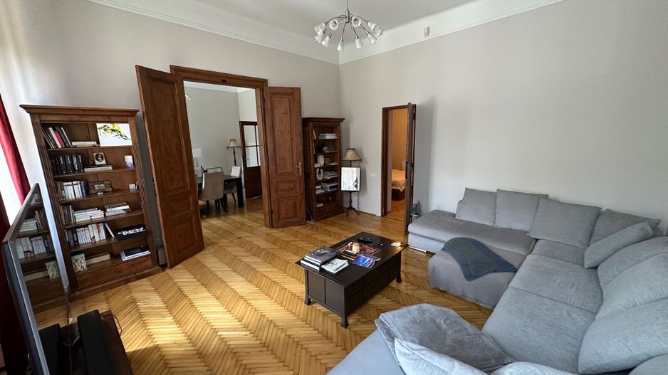 Apartament deosebit  zona Central - Poză 1