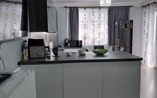 Apartament cu 3 camere, complet mobilat – zona Vivo - Poză 3